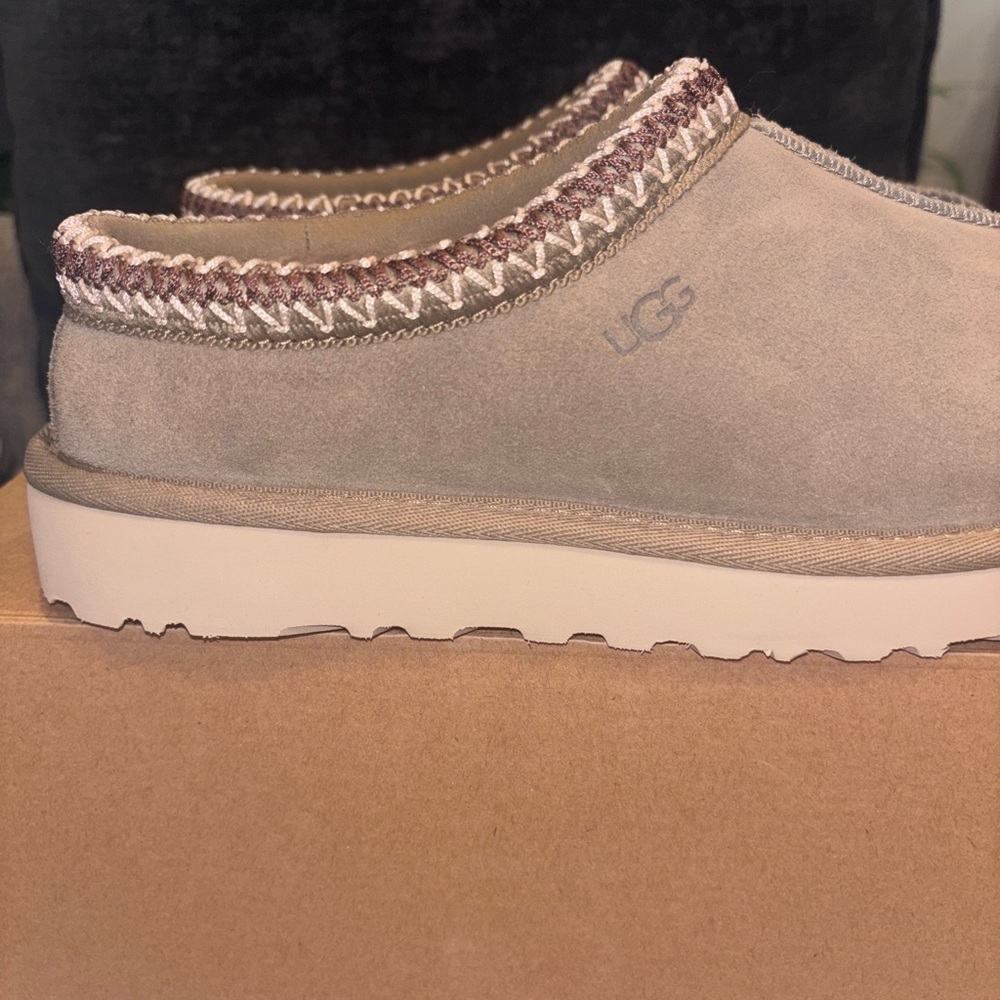 UGG new color Suede Slip-On Shoes brand new size 7 - Picture 2 of 10
